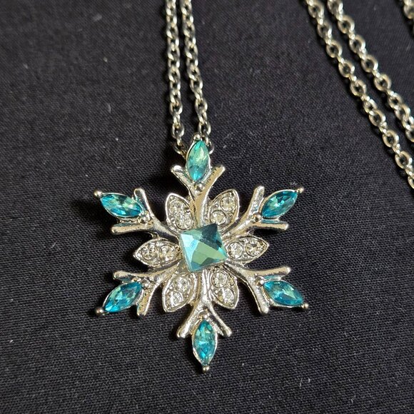 Vintage Snowflake Pendant Necklace 22" Chain Silvertone Blue & Clear Rhinestones - Picture 1 of 6
